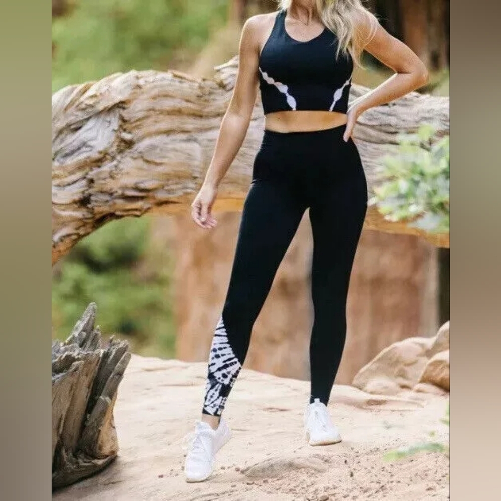 Zyia hendrix performance  leggings and crop tank set